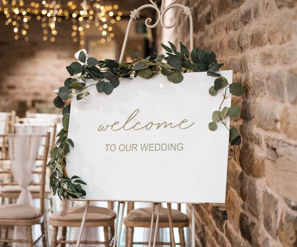 DIY Welcome Sign and Stand  Wedding signs diy, Sign stand, Diy easel